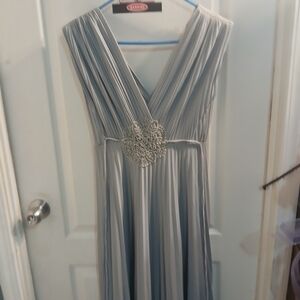Graceful Silver Pleated Maxi Dress with Decorative Waist Accent